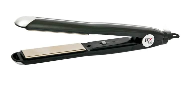 Prostownica tytanowa czy ceramiczna? Ekspert radzi, co dla Twoich włosów